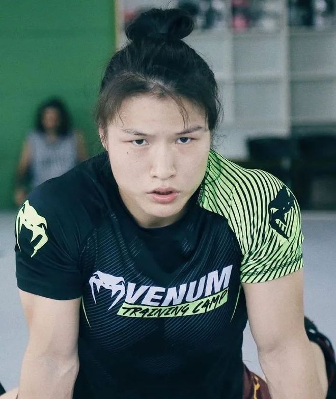 包含杯赛巅峰对决！庐州烈马队读秒绝平剑门风暴队，UFC赛场再起波澜；临场应变见真章的词条