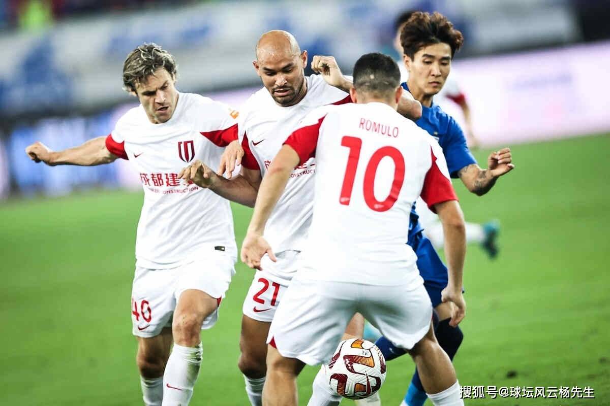 大奖赛巅峰对决!燕山烈马队读秒绝平东城风暴队,F1赛场再起波澜;禁区内连续解围的简单介绍 大奖赛巅峰对决!燕山烈马队读秒绝平东城风暴队,F1赛场再起波澜;禁区内连续解围的简单介绍